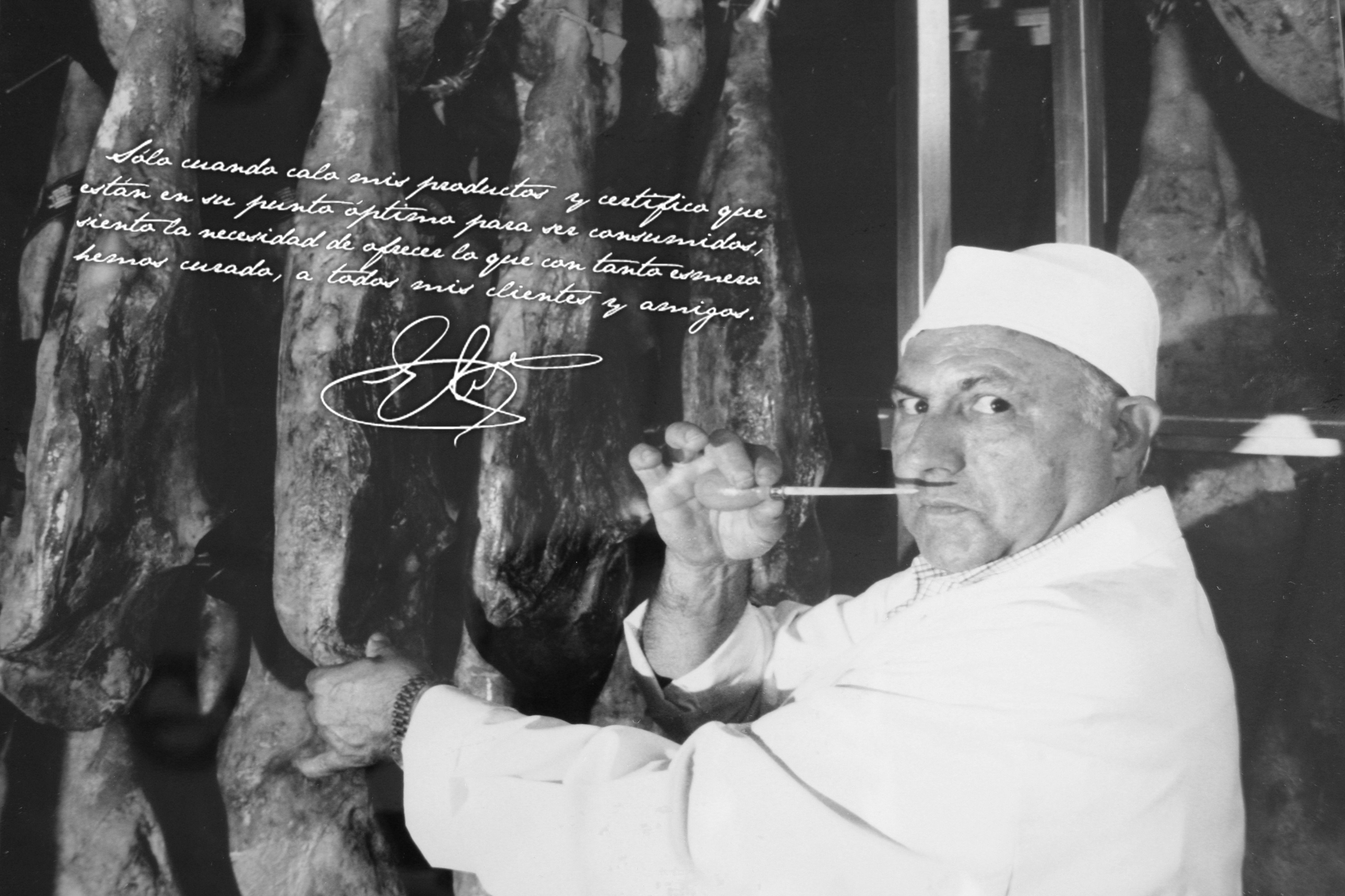 Foto en blanco y negro de Elier Ballesteros padre con su mensaje y firma